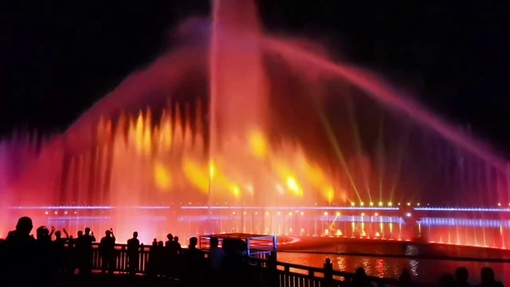 New Popular Straight Water Column Projection Movie Outdoor Dancing 3D Hologram Projection Water Fountain for Pool Decoration