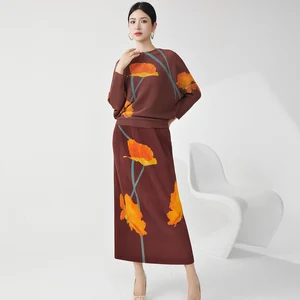 2025 One Size Casual Summer Two Piece Set High Quality Latest Design Polyester Pleated Top & Women's Two Piece Set