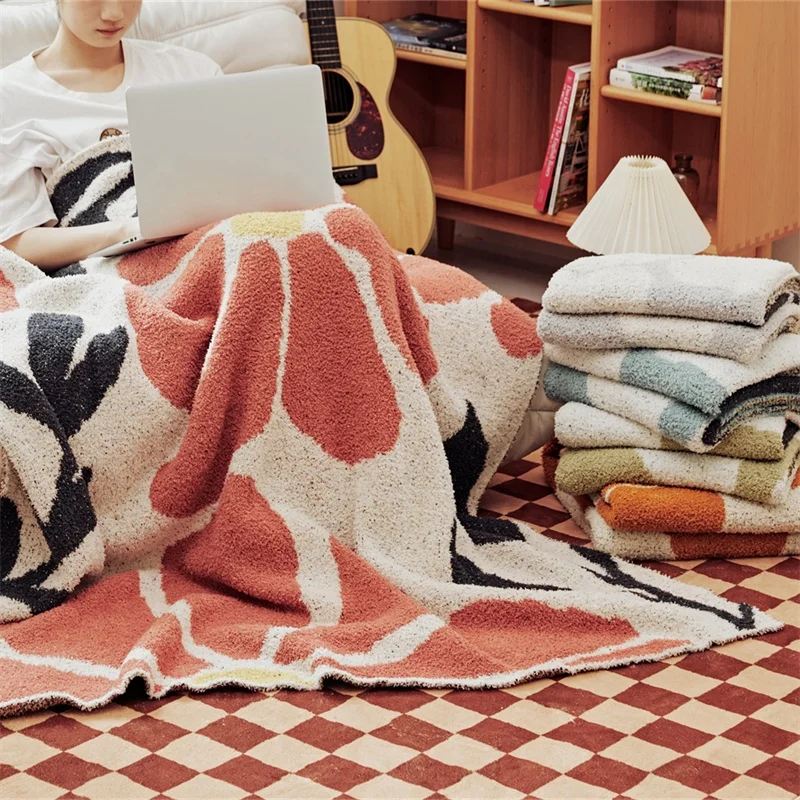 Coperta lavorata a maglia in filato di piume super morbida al 100% con stampa floreale per la decorazione domestica HQ