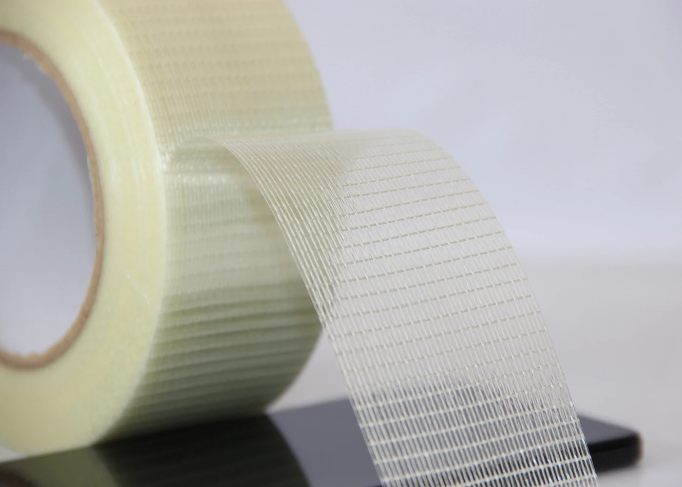 Reinforced Single Sided Filament Strapping Tape with High Viscosity and Strong Tensile Force for Heavy Duty Packing