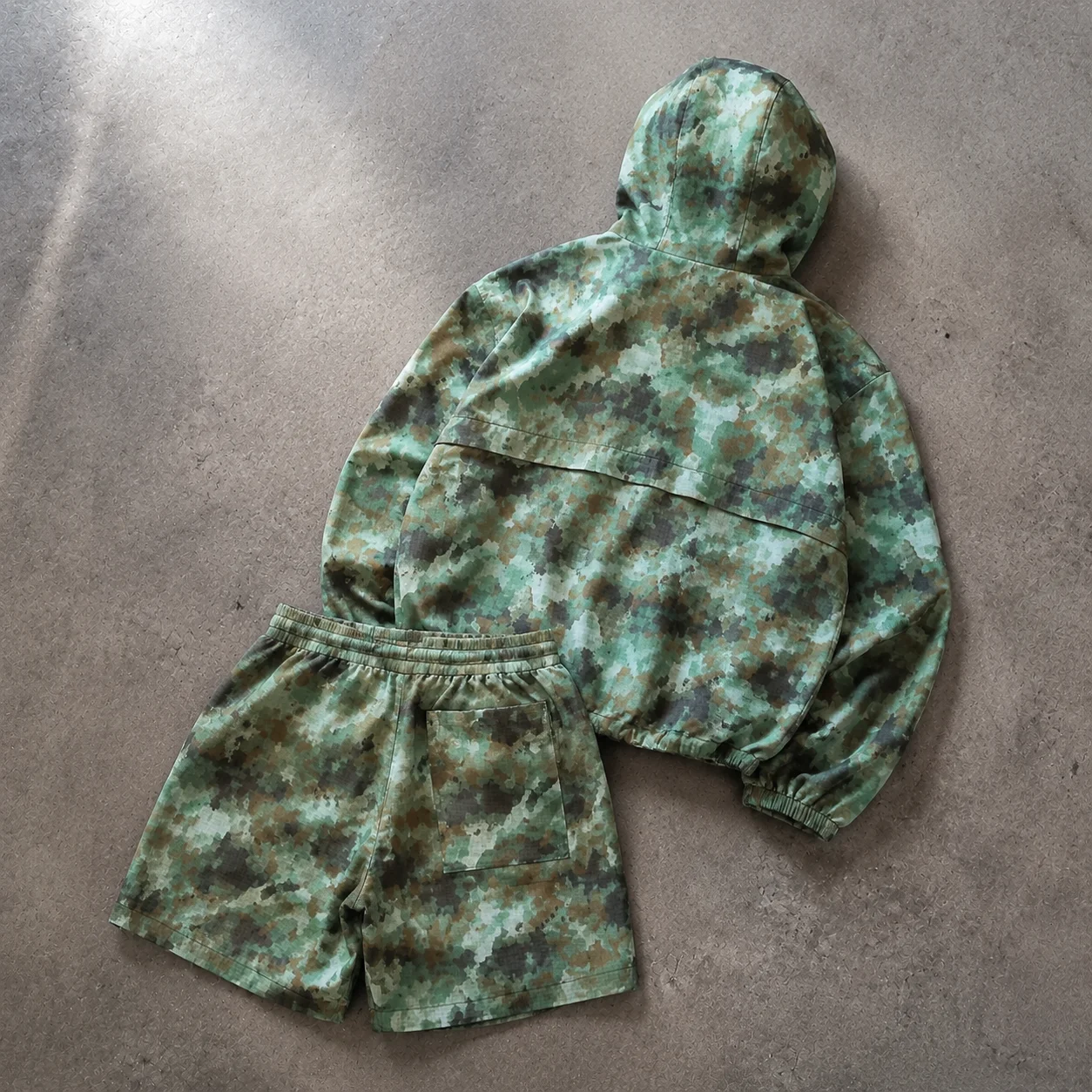 Men's Camo Print 2 Piece Tracksuit Set Hooded Zip up Jacket and Shorts Streetwear Outfit Camouflage Print Jacket and Short Sets gallery 3