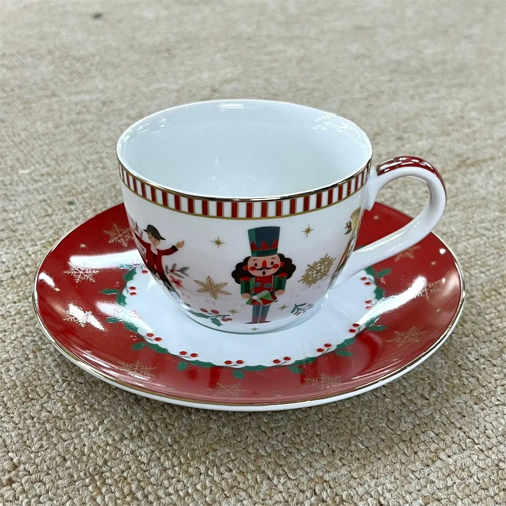 Gold Trim Ceramics Fine Bone China Holiday Vibe Tea Coffee Cup and Saucer Set manufacture