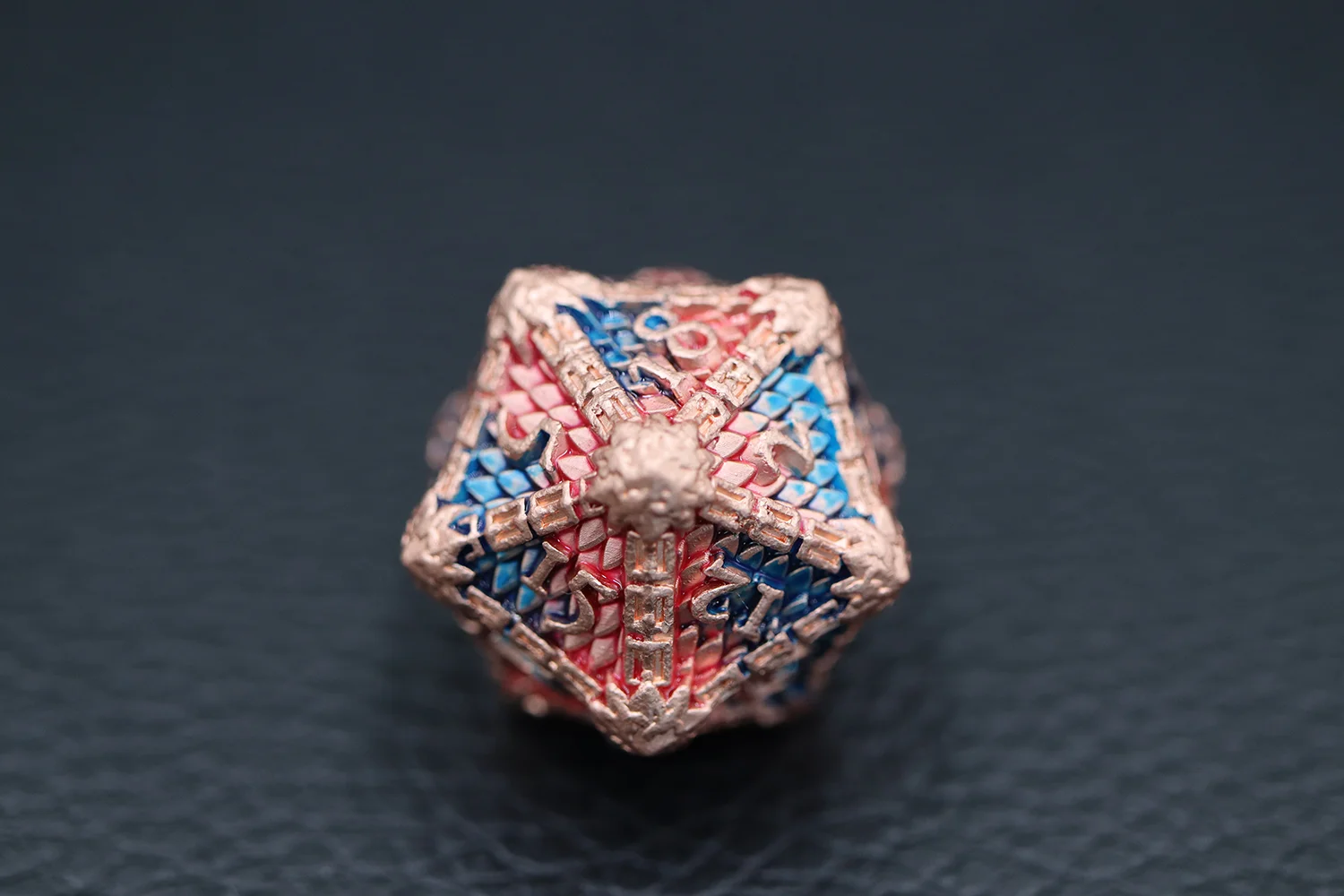 New Design 7 PCS Dragon Scale Metal Dice Set Red & Blue Brass Zinc Alloy for DND Games factory