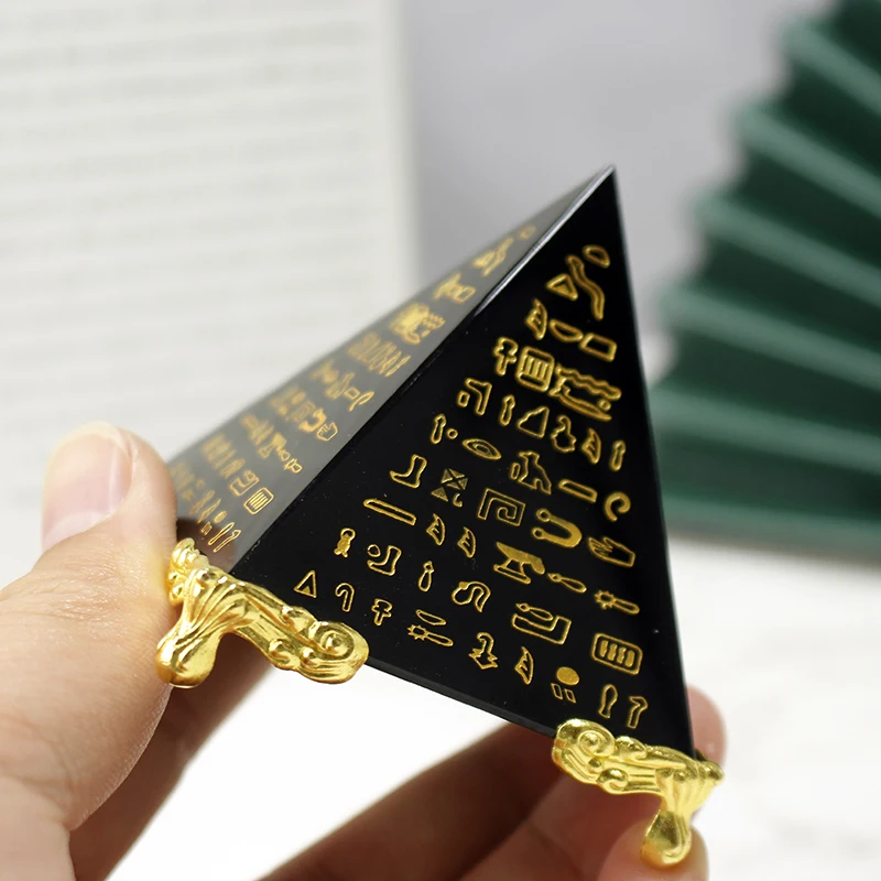 エジプトの象形文字でレーザーエッチングされた美しいクリスタル