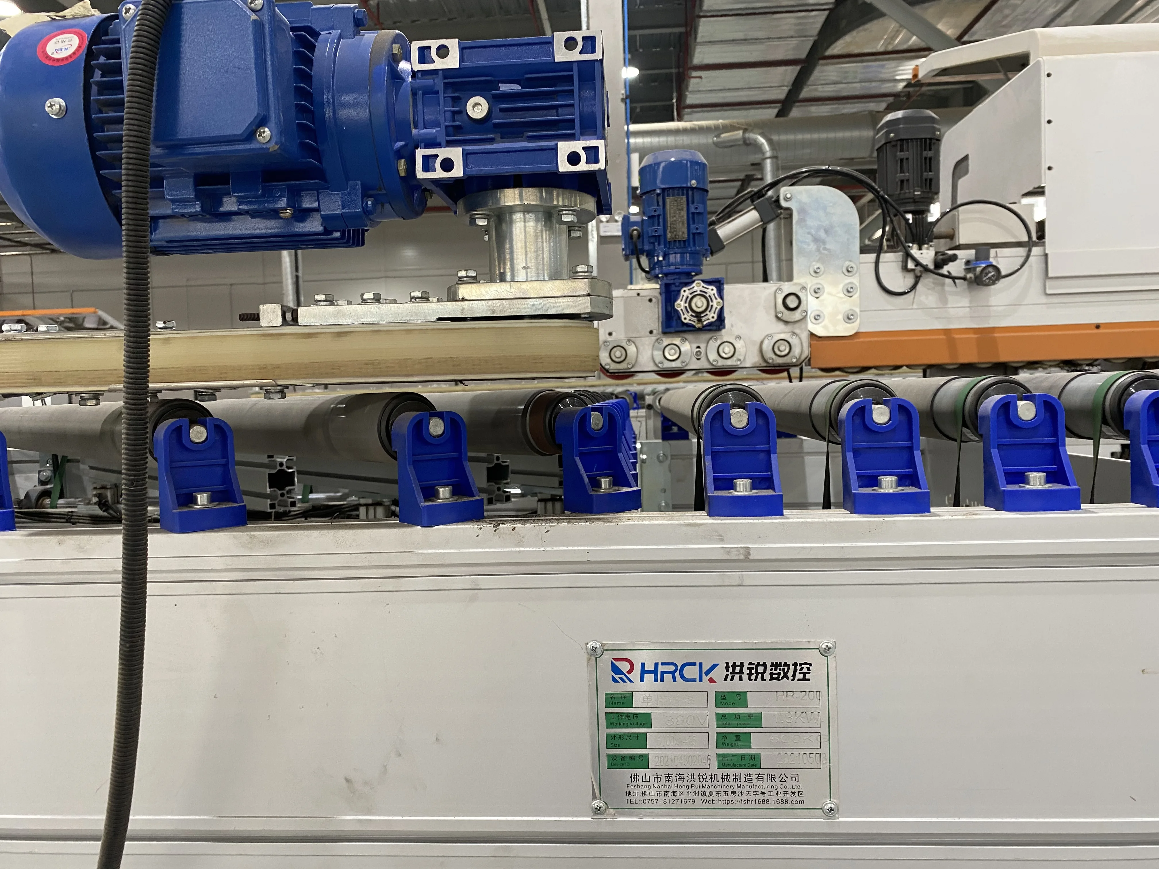 Woodworking Automation Left And Right Connection Of Single Row Inclined Roller Edge Banding Machine Wood Production Line