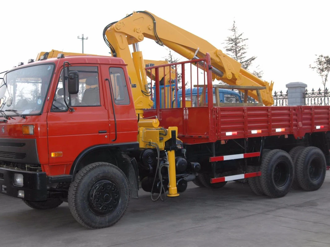 Кран 15 тонн. Китайский грузовик с мини крановой установкой. Truck-Mounted Boom Lift.