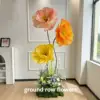 Una singola composizione floreale