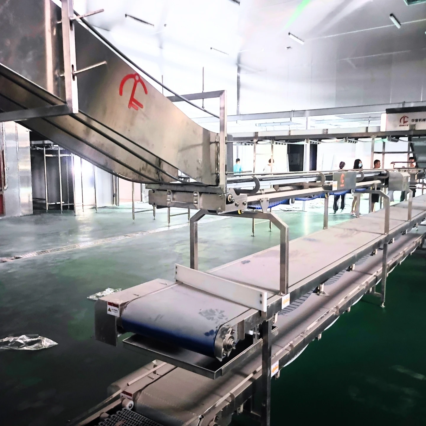Stainless steel meat conveyor system modular belt and roller design for slaughterhouses