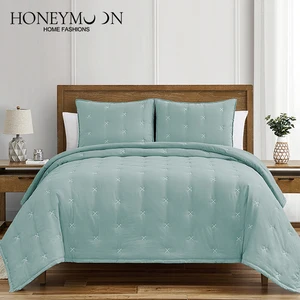 Luxury Exquisite Embroidery 100gsm Microfibre Cover Lets Bed Spread Soft Feel Cotton Fabric Quilt