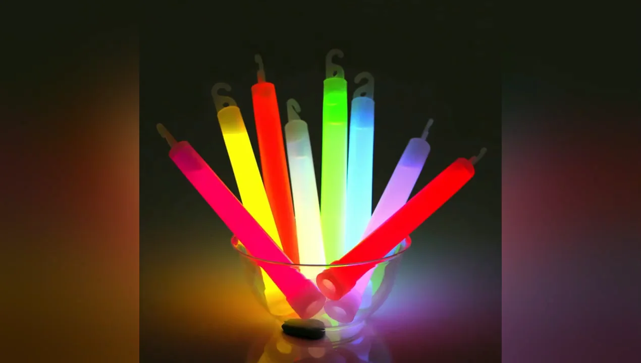 6 Glow Light Sticks w/Hook