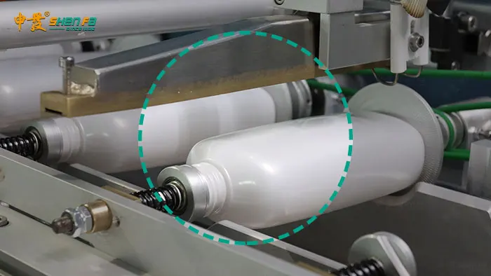 Οικονομική πλήρης αυτόματη πλαστική μηχανή εκτύπωσης οθόνης μπουκαλιών κατοικίδιων ζώων εκτυπωτών οθόνης μπουκαλιών