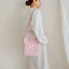 Contorno confezione blu in rosa sakura