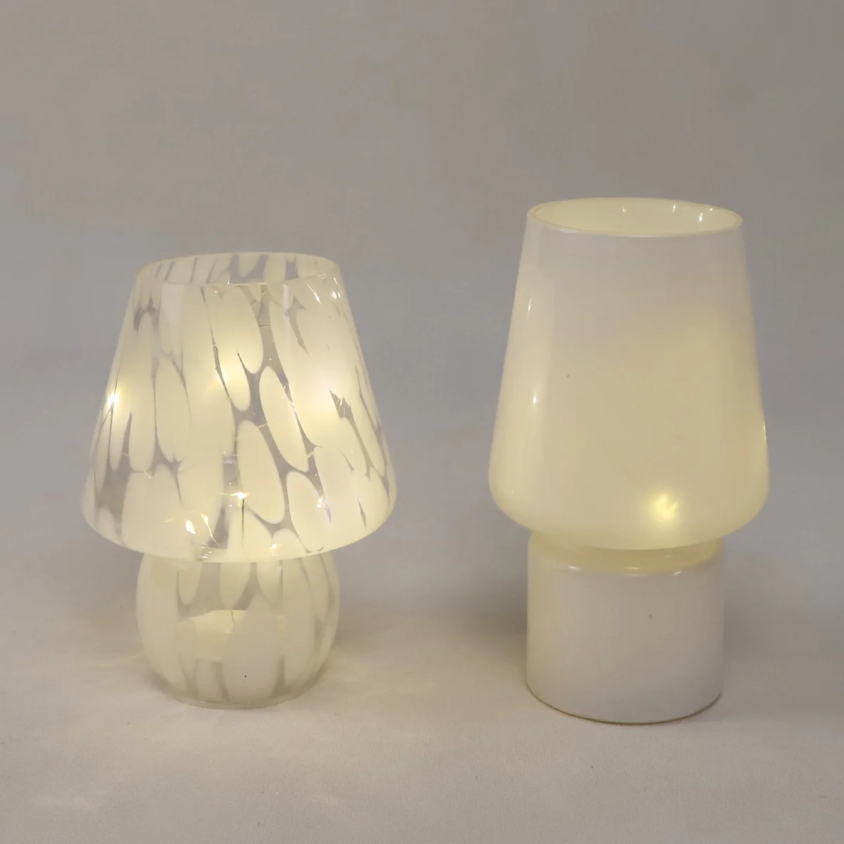 Good Quality Mushroom Glass Lamp Small Bedside Table Lamp Translucent Cute Home Decor Birthday Gift supplier