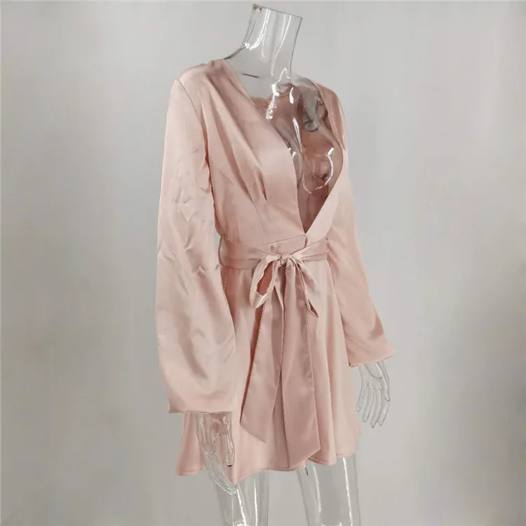 Женское атласное мини-платье с поясом длинным рукавом-фонариком глубоким V-образным вырезом и бантом на спине ажурные сексуальные праздничные платья лето