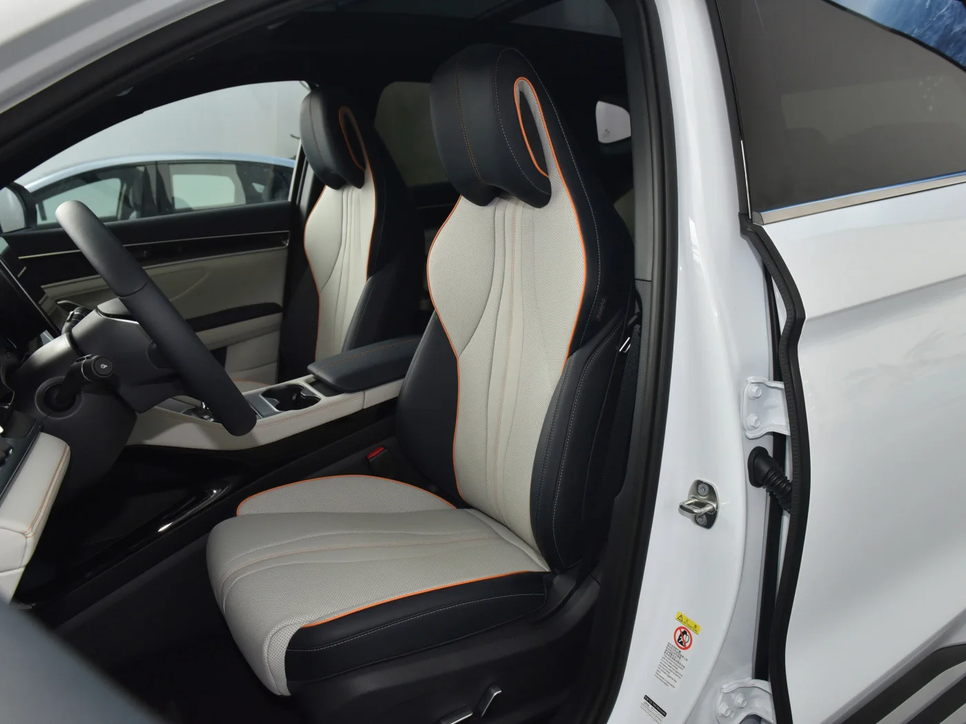 Hybrid Build Your Dreams BYD Qin L car New Energy Vehicle PHEV Sedan 80KM 120KM