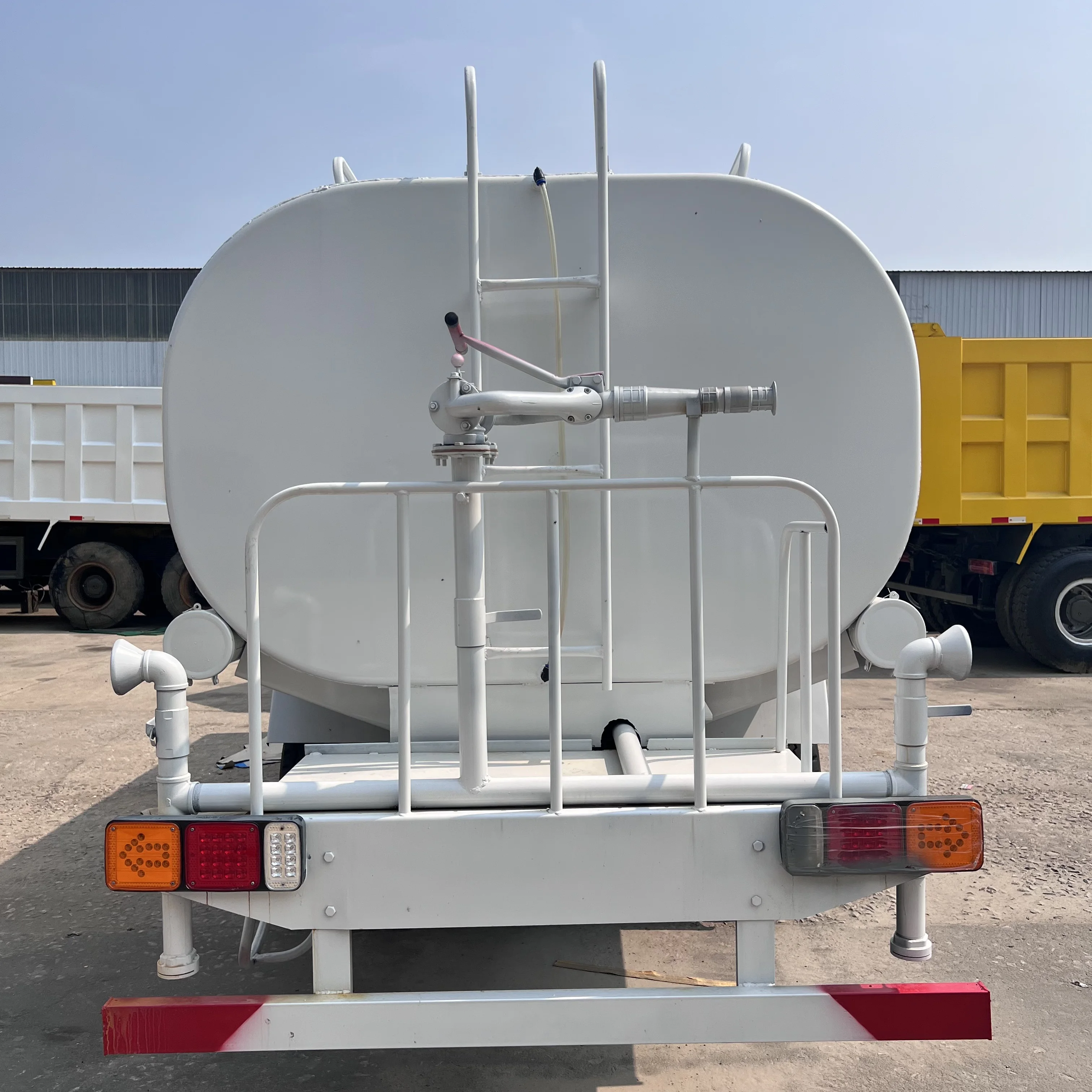 Used Sinotruck HOWO 10cbm 10000 Liter 4x2 Sprinkling Bowser Water Tanker Truck