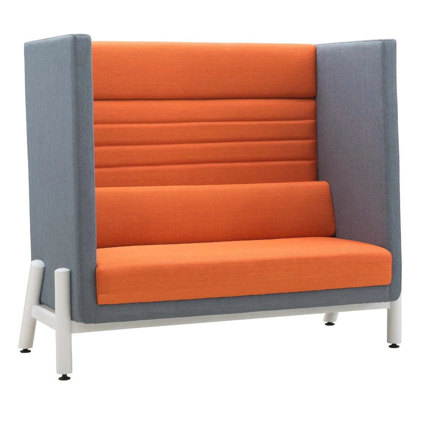 
 Диван-будка для интервью клиента  