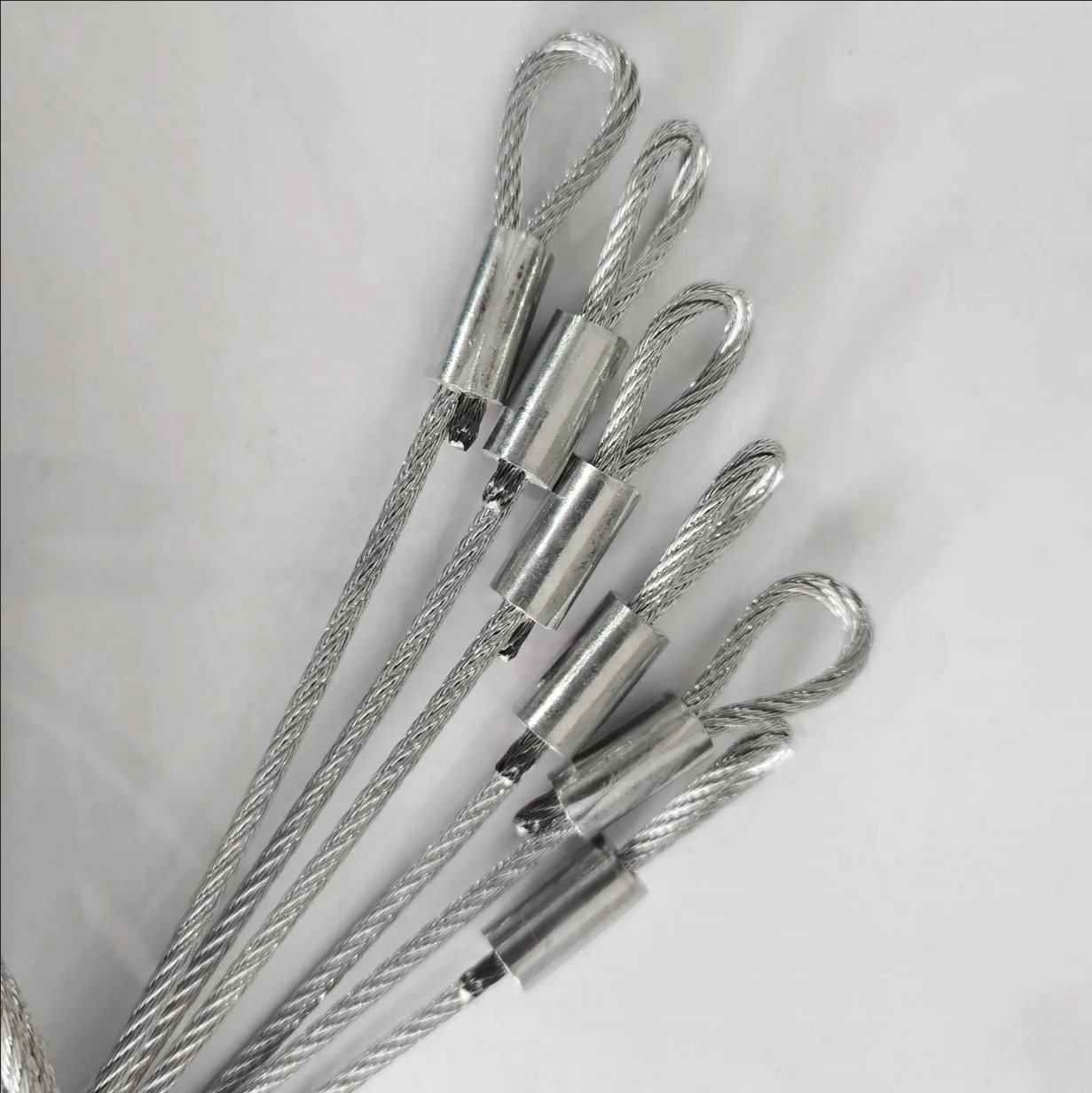 Проволока из высокоуглеродистой нержавеющей стали с клеммной защелкой для двери