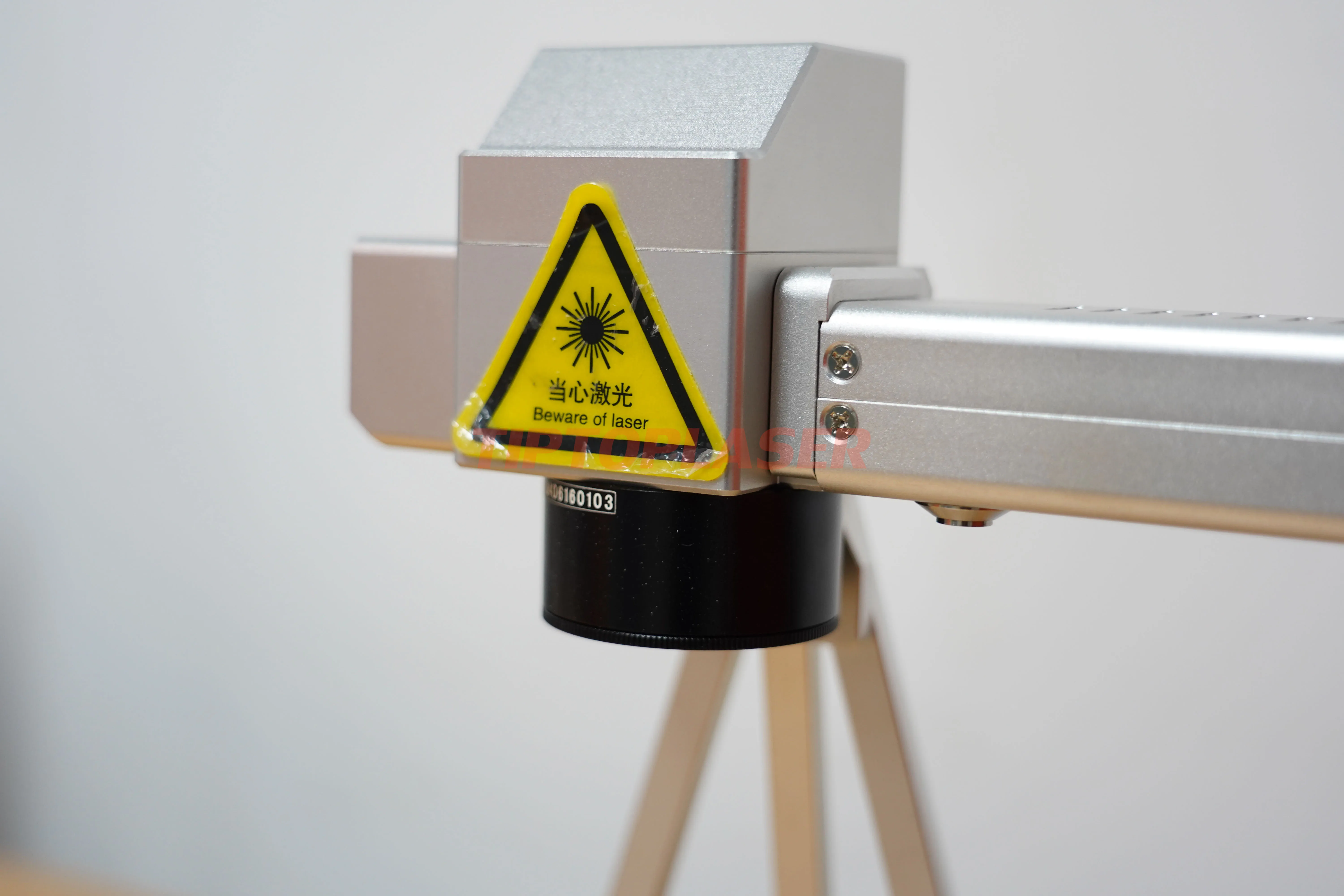 Top Hat Beam Mini Tiptop 100w 200w 300w Watt Mini Portable Pulse Laser  Cleaning Machine Wood Stone Metal Gun