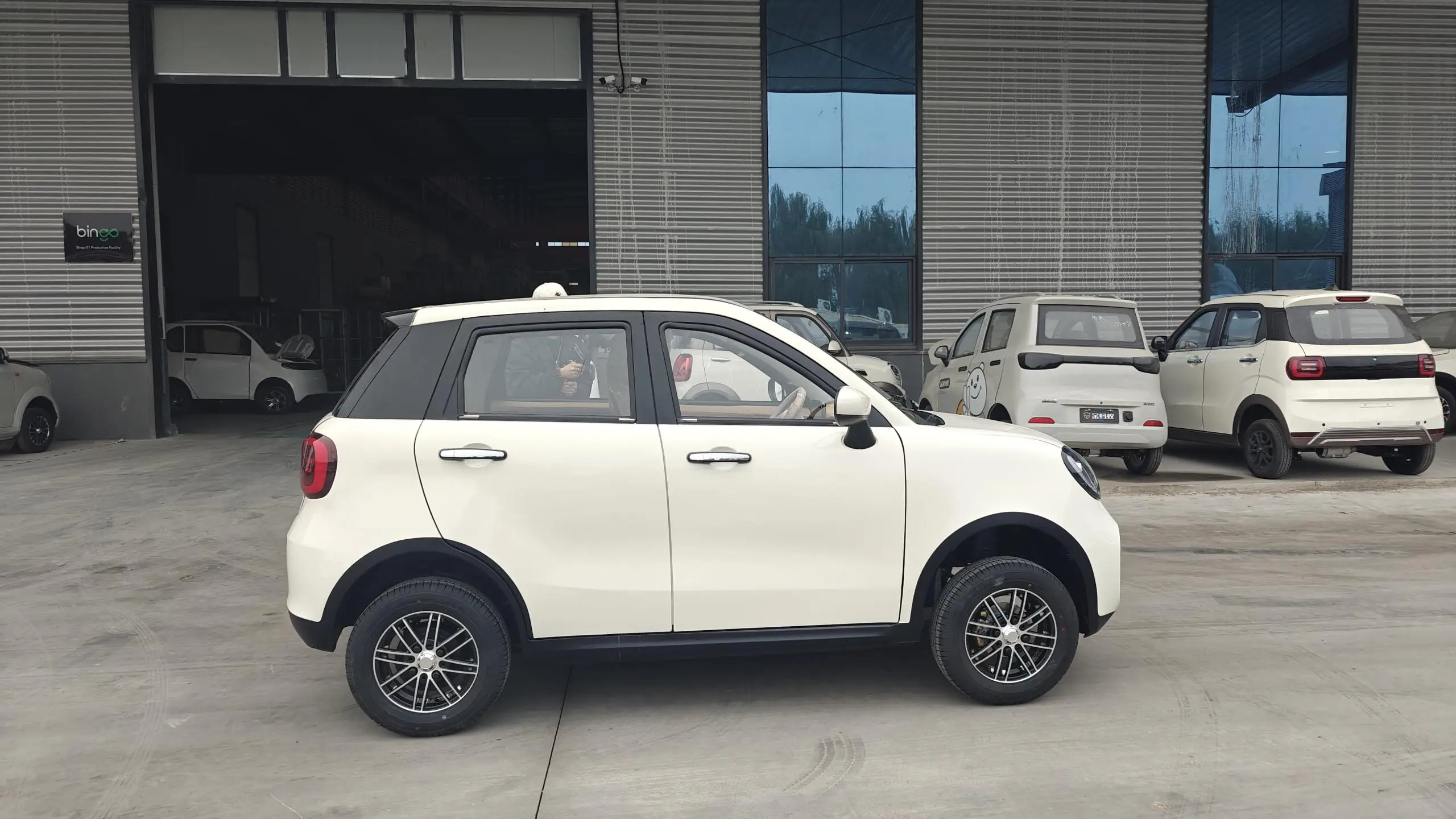 KEYU Factory Customized air Conditioning Chinese Mini Adult Electric Car 2024 4 Door for Teenager