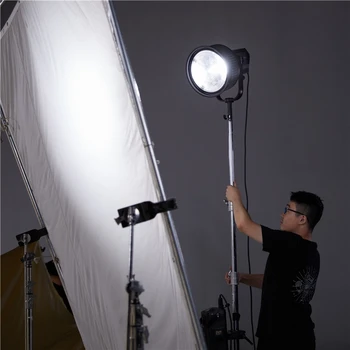 Godox Knowled M600Bi Bi-Color LED Moonlight 2800K-6500K CRI 96+ TLCI 97+ 730W Bowens Mount LED Video Lighht with 7 FX Effects detail image