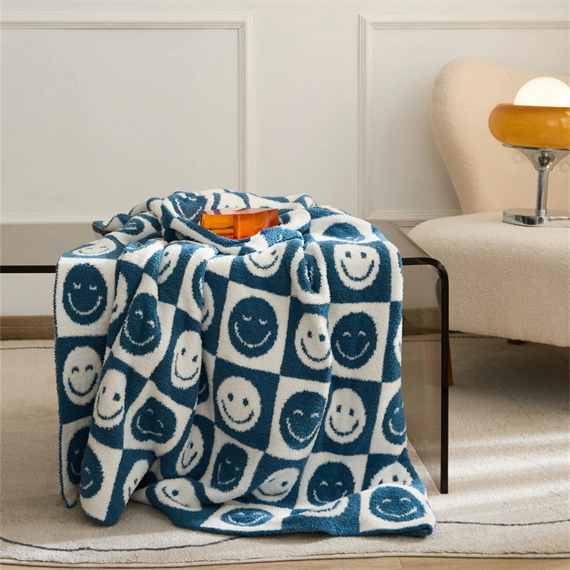 Factory Direct Sale  Smiling Checker Super Warm Comfortable Soft 100% Polyester Knitted Throw Blanket QPGXL supplier