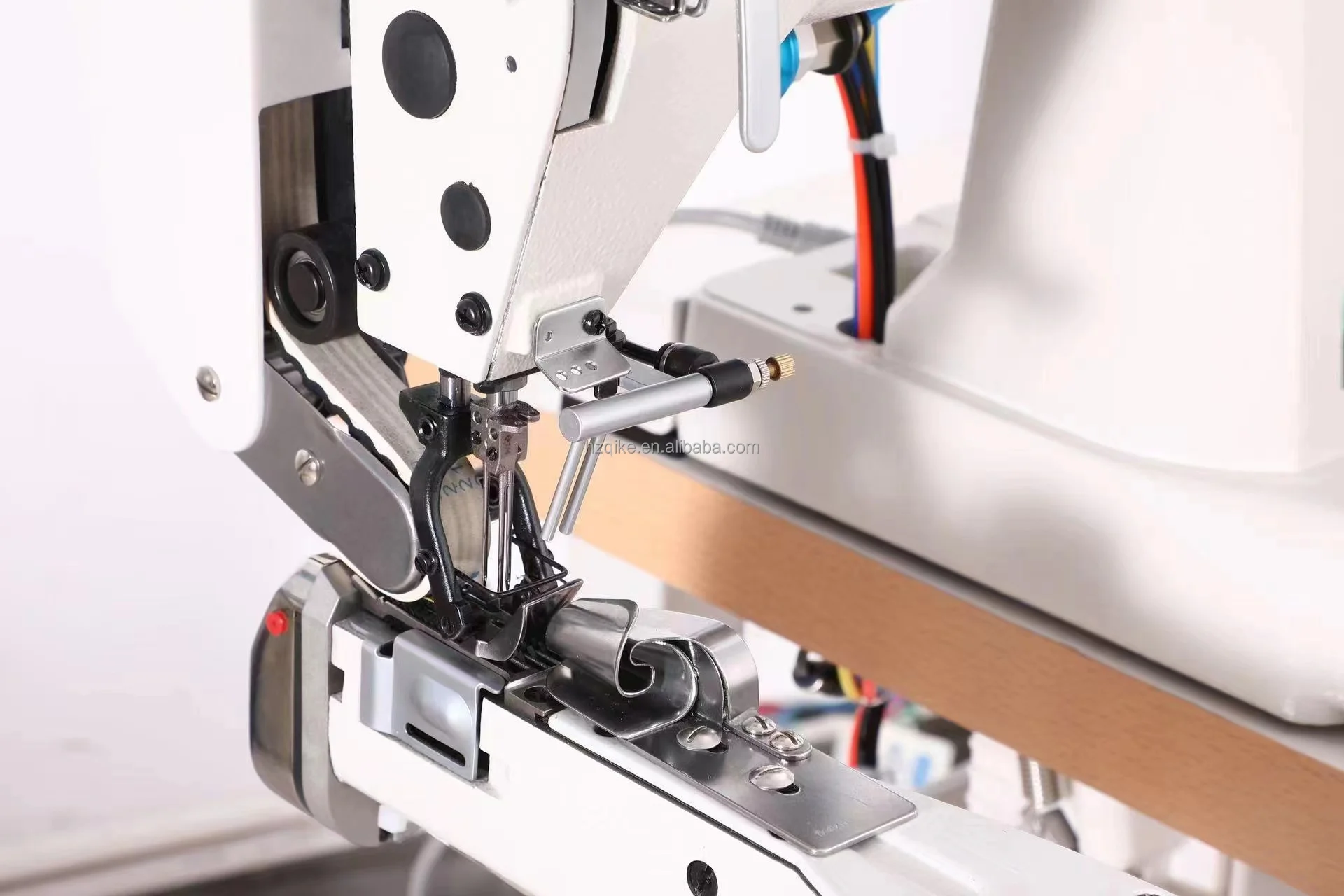 CM-J9588 Economical Type Three-needle Thick Material Auto Feed off the ...