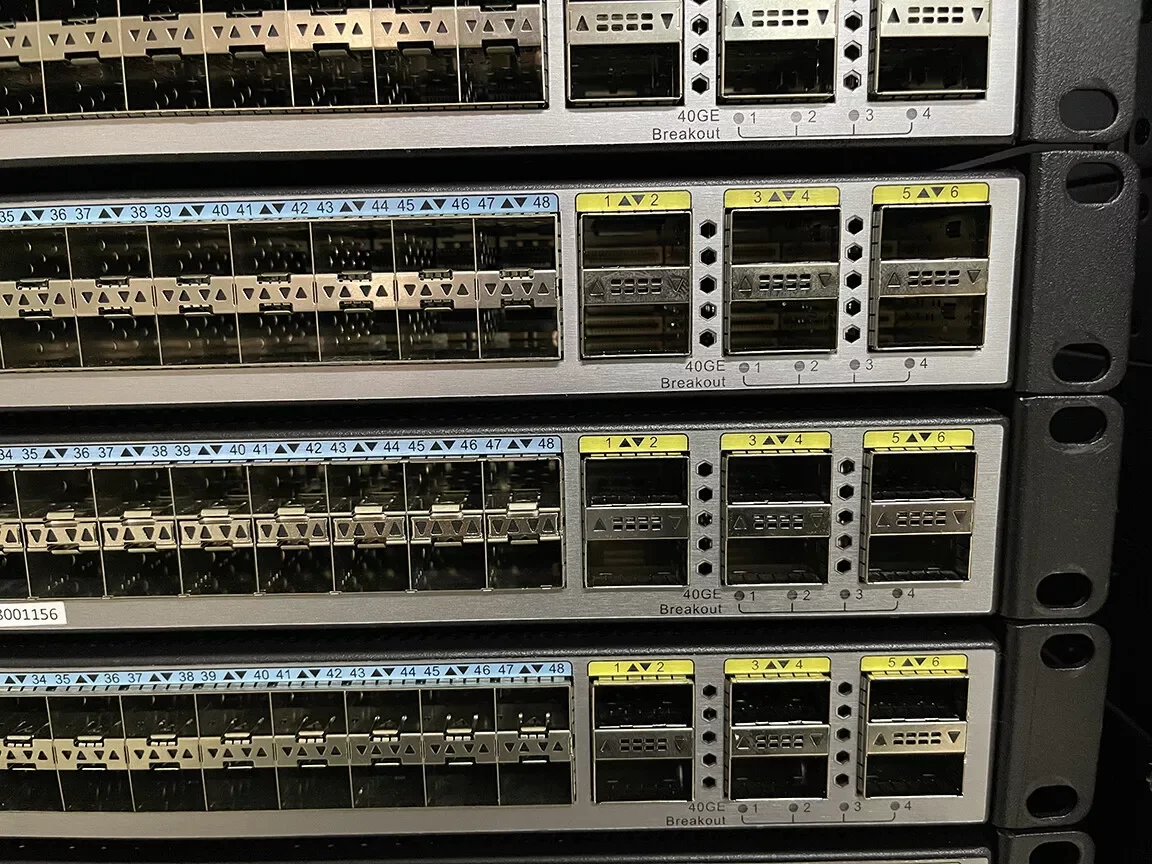 CE6851-48S6Q-HI Hua Wei Data Center Switches CE 6800 Series 10GE SFP+ 6-ports 40GE QSFP+ 48 Port 10GE Network Switch