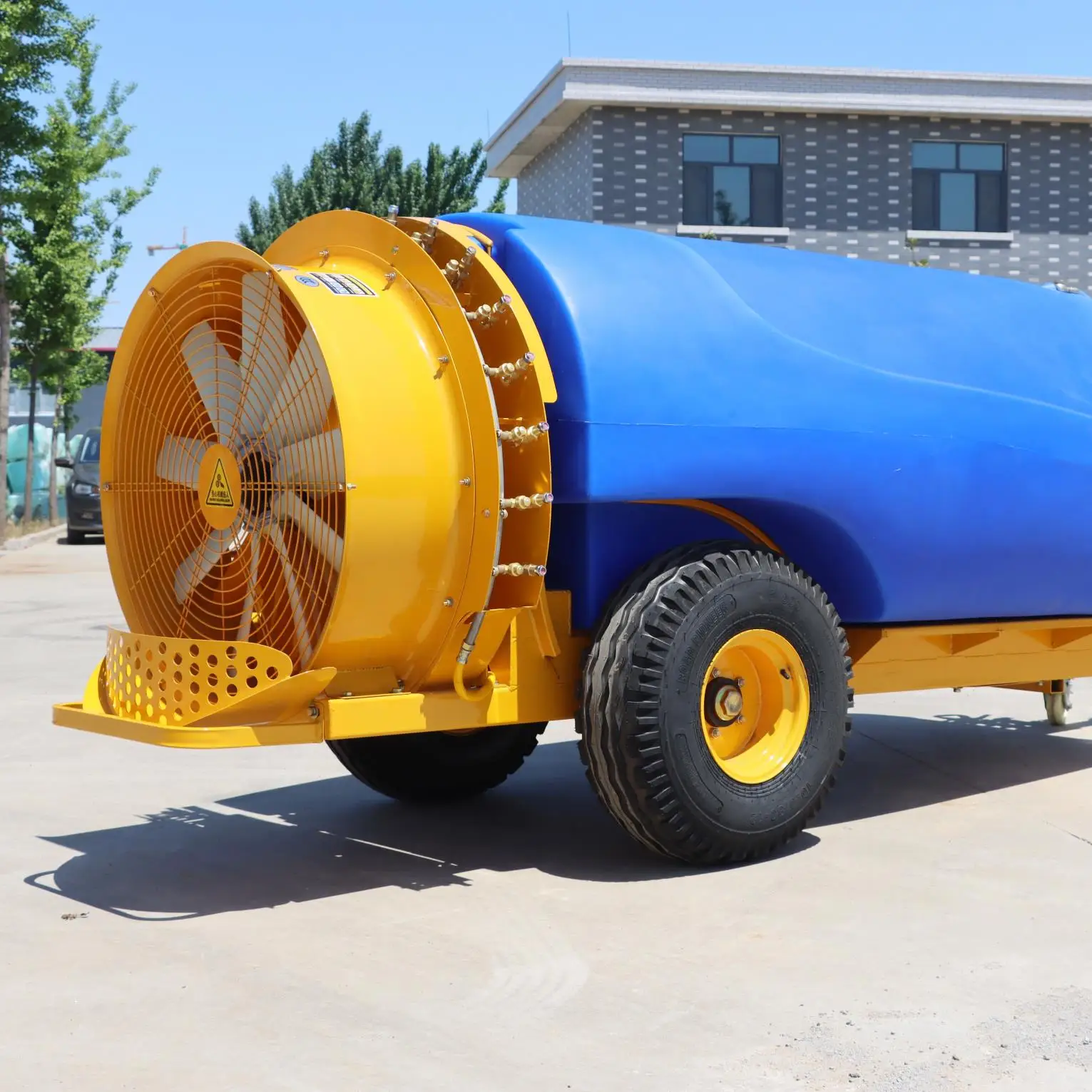 Trailed Type Turbo Atomizer Sprayer 2000 Liter 80 cm