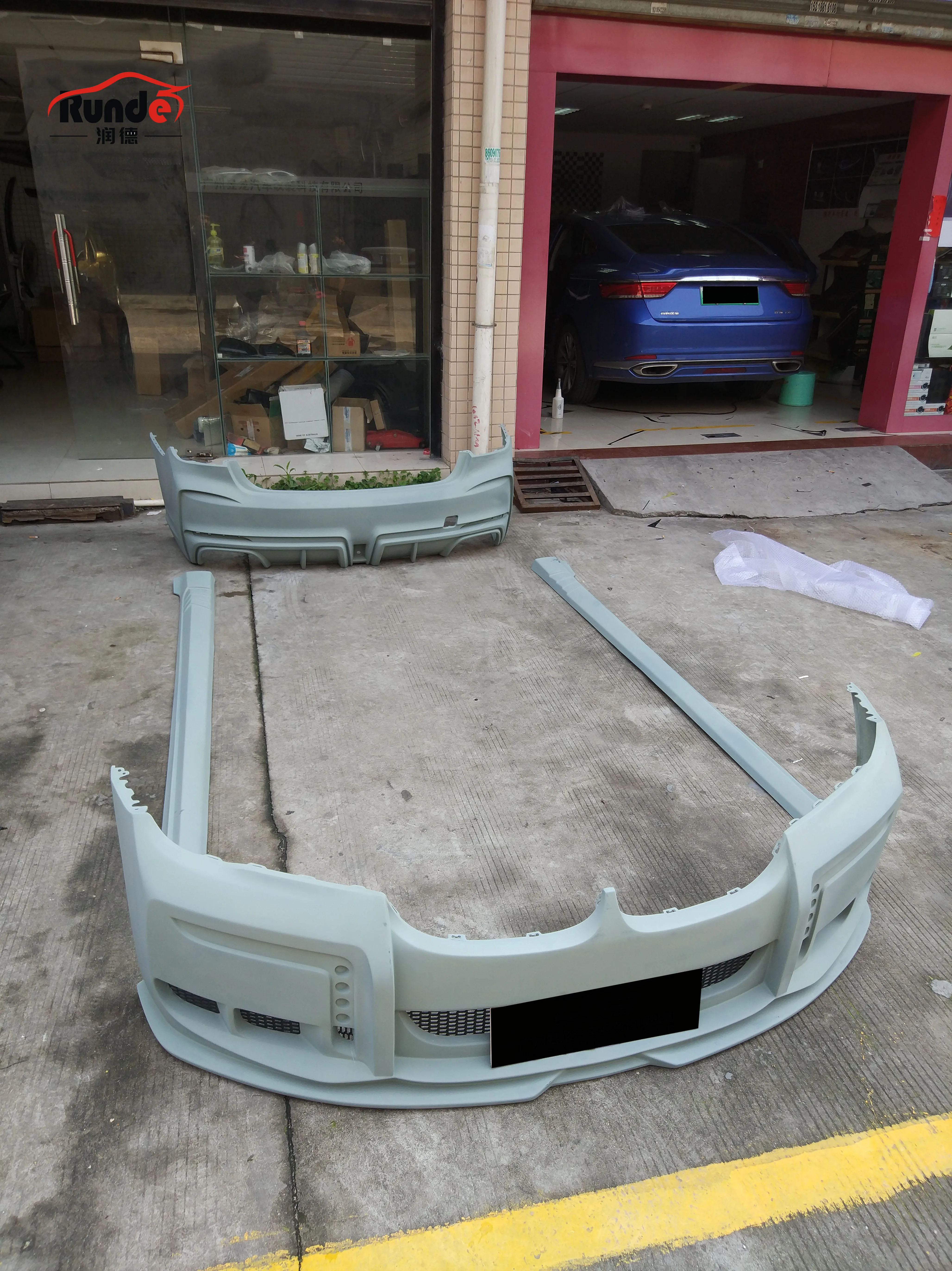 RD WD Style FRP Material Wide Body Kits Front Rear Bumper Side Skirts for BMW 7 Series G11 G12 Body Kit