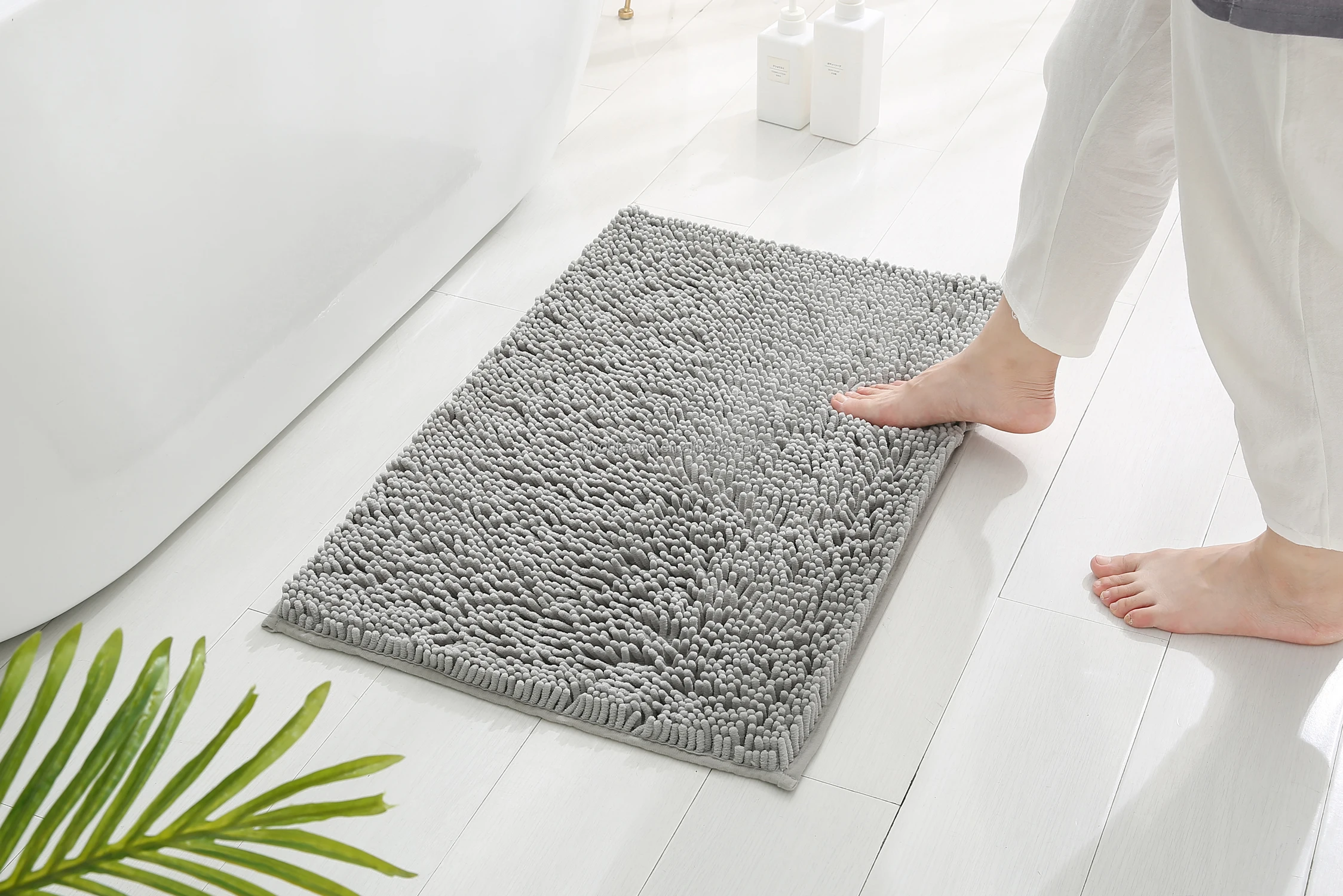  bathroom bath mat, thick soft Chenille floor mat, non-slip shower mat, super absorbable door mat factory