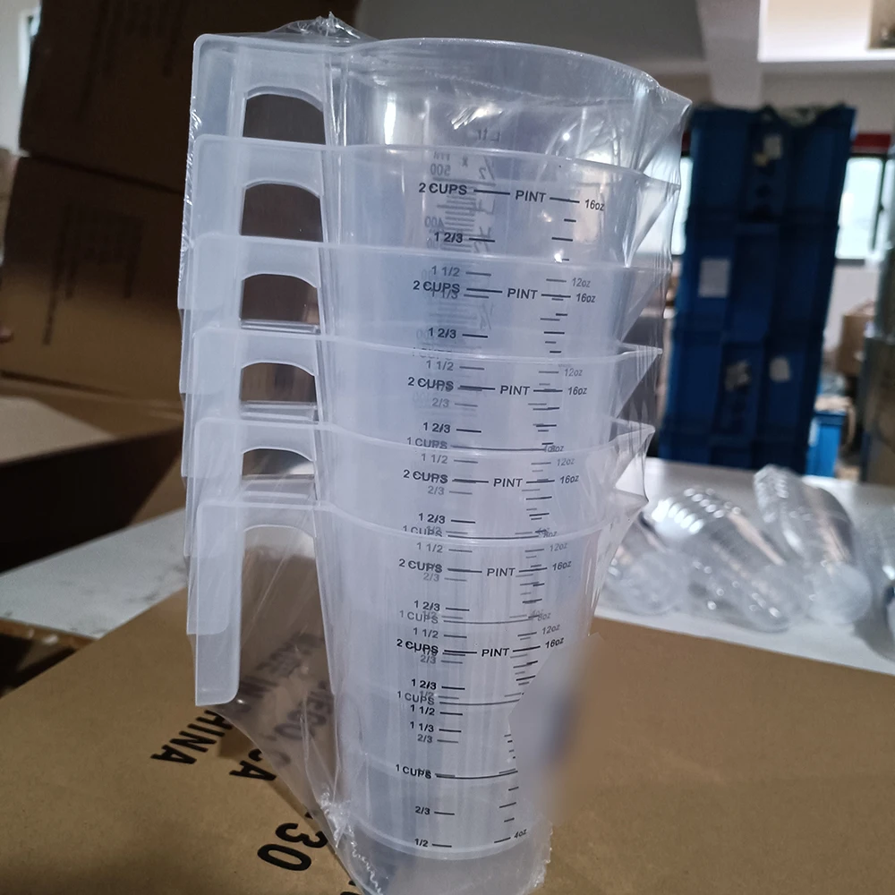Clear Plastic Chemical Measuring Container Measuring Cup With Pour