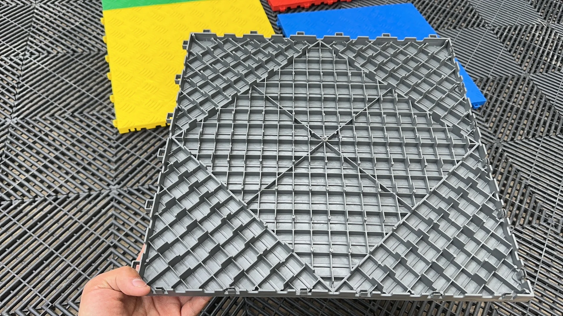 New Interlocking Heavy Duty Stable Tile pp Garage Interlocking Floor Tiles