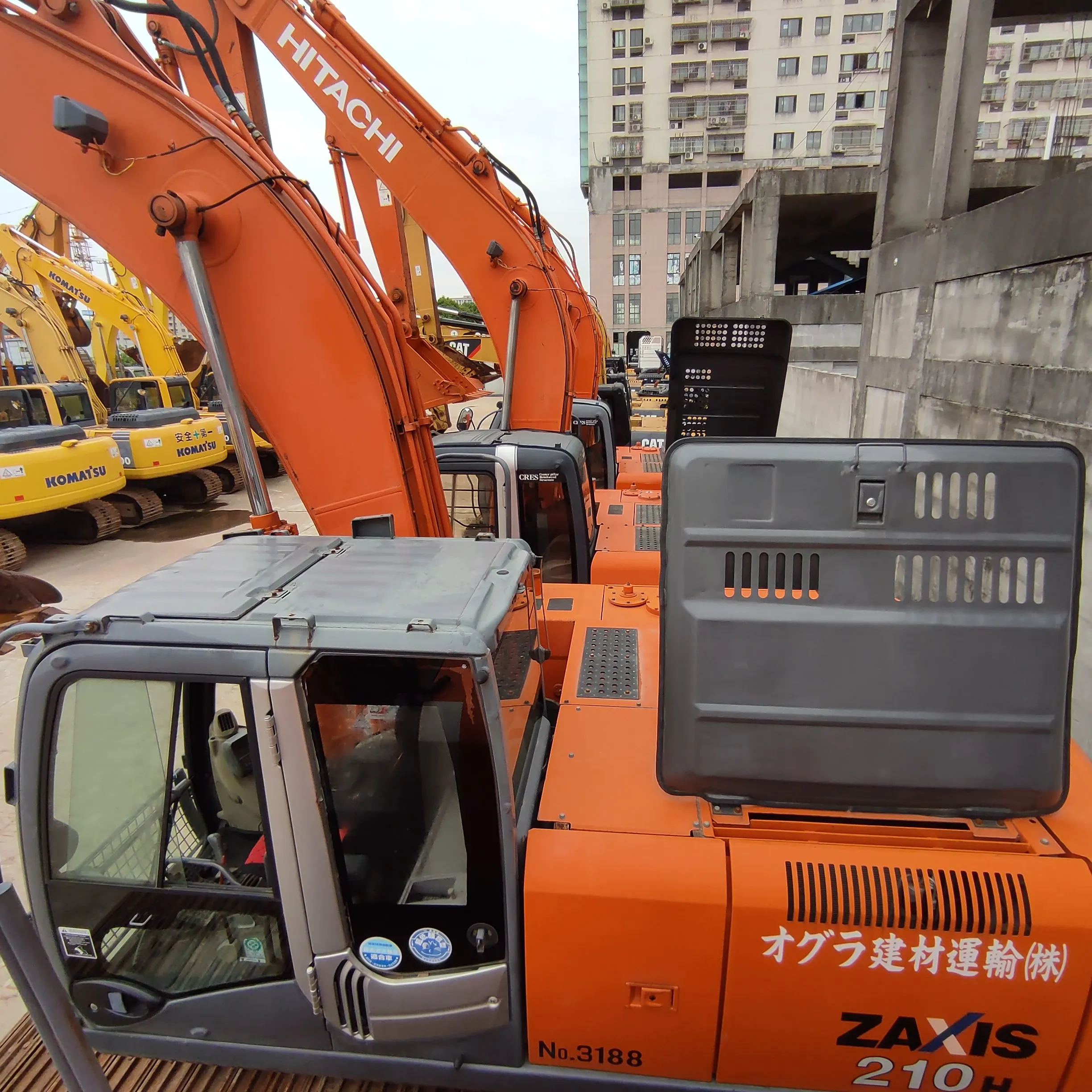 Hitachi ZX210 Excavator - 20 Ton, EPA Engine, 380L Fuel Tank