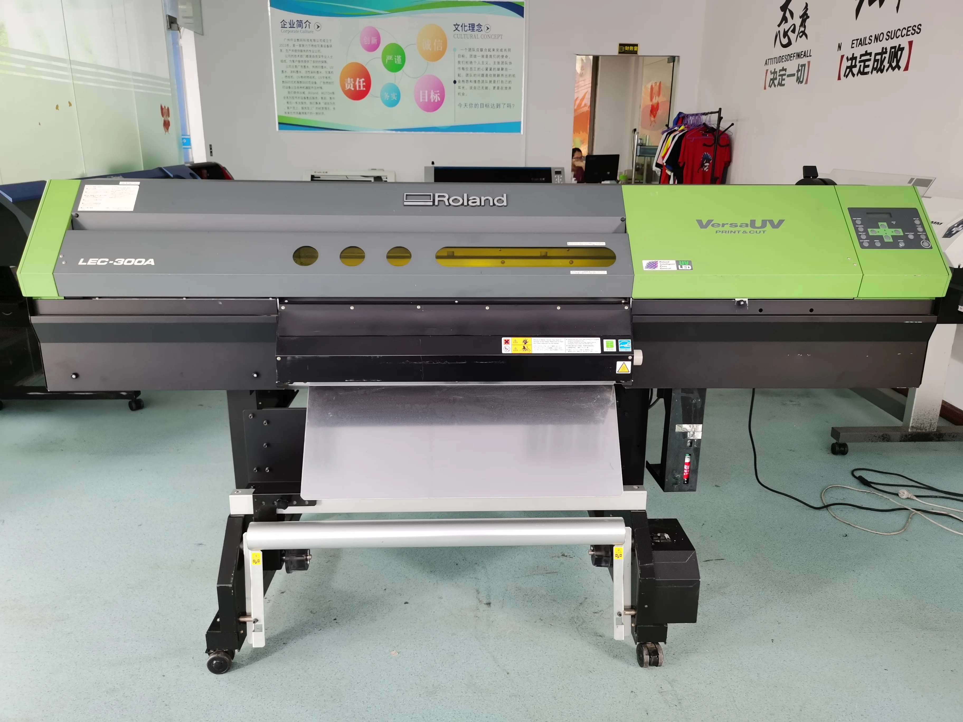4 Colors Used Roland Projetor Printer Versa Uv LEC-300A/LEC300 Printer/Cutter Plotter for Manufacturing Plant