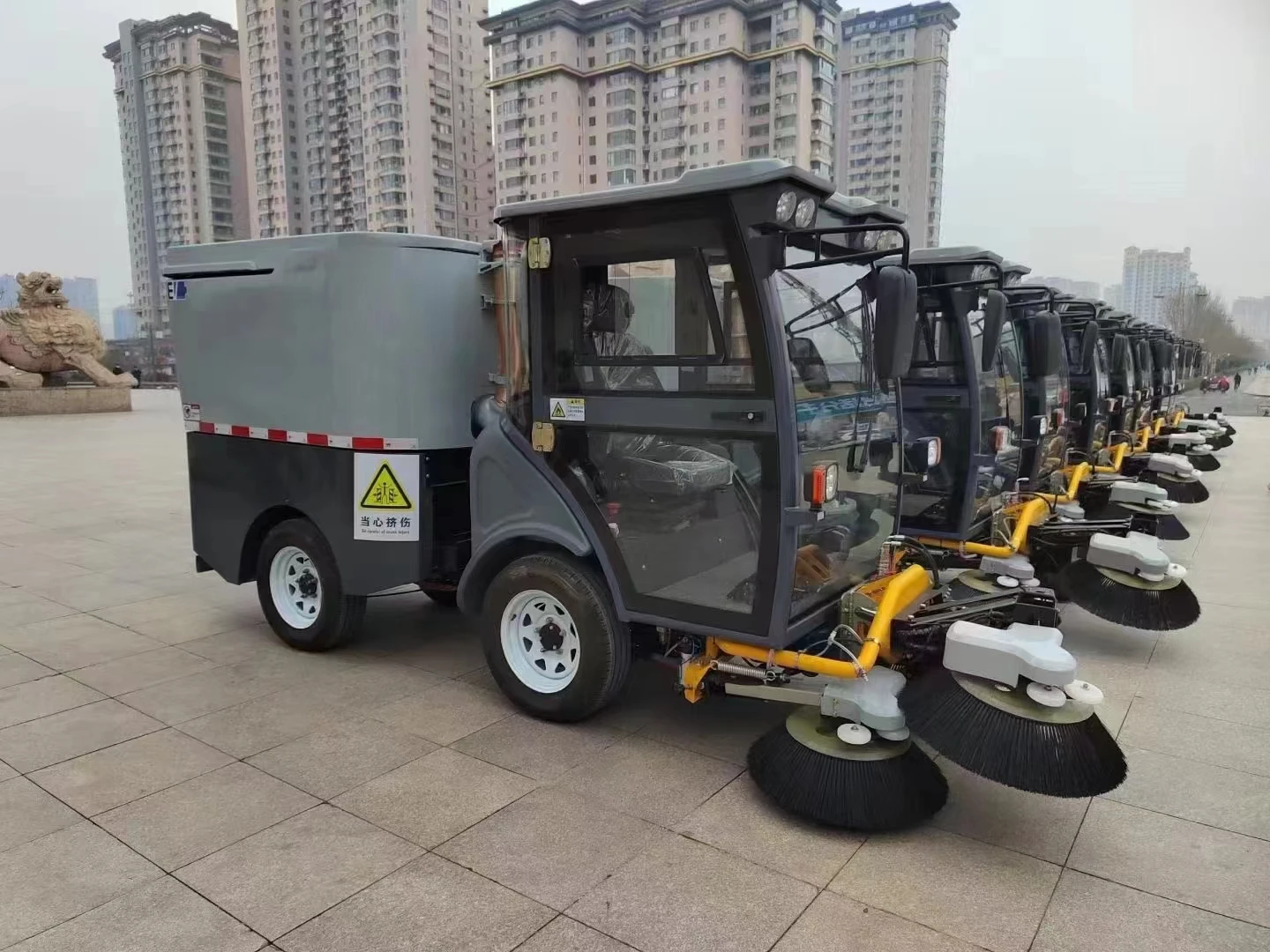 Electric Sweeper Truck - Buy Electric Vacuum Sweeper Street Sweeper ...