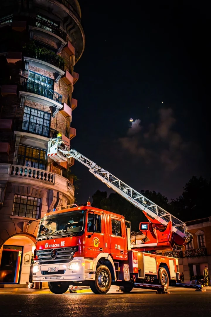 6X4 Armored Fire Truck Amphibious Capability| Alibaba.com