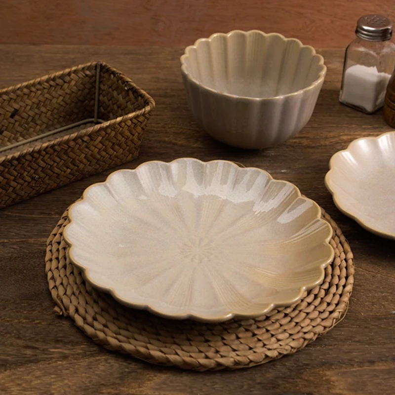 Custom Modern Japanese Ceramic Dinner Set Porcelain Plate Dish Noodles Bowl with Chrysanthemum Logo for Home Parties and Dining manufacture