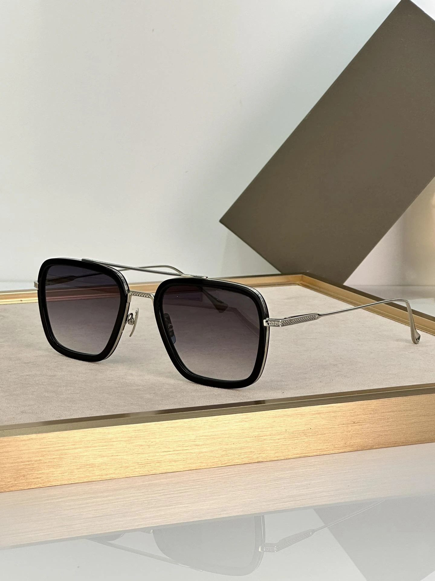 Hochwertige Herrenbrille mit polarisierten Gläsern aus einer Metalllegierung, Business-Sonnenbrille im luxuriösen Design, klassisches Retro-Quadrat._voghion.com