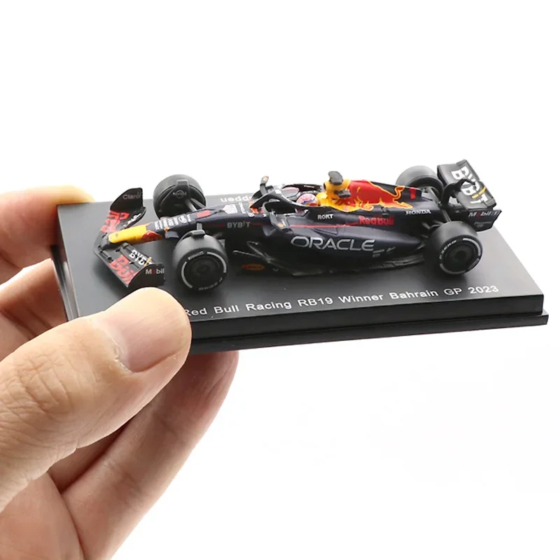 SPARK 1:64 F1 Mercedes 2023 W14 E Lewis Hamilton Diecast