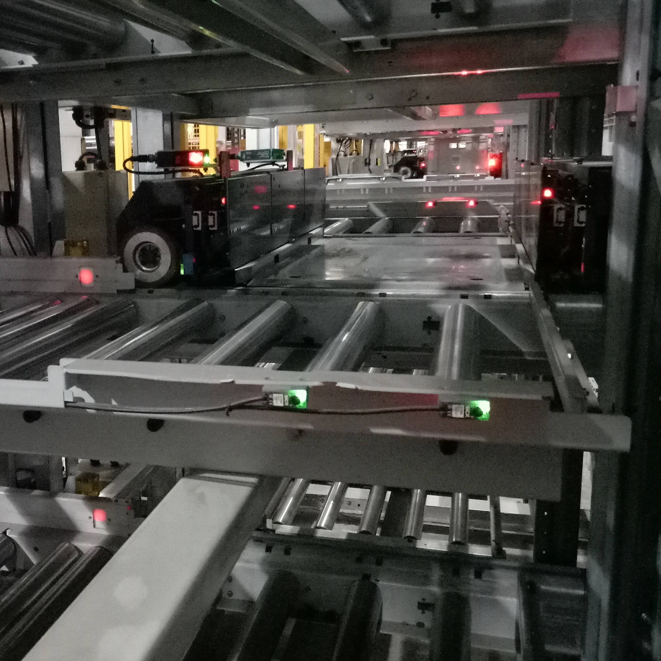 Multi Shuttle for Automatic Warehouse Rack Systems