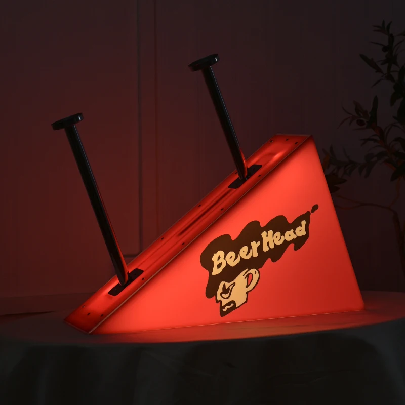 Подвесная треугольная световая коробка со светодиодным логотипом для магазинов и баров