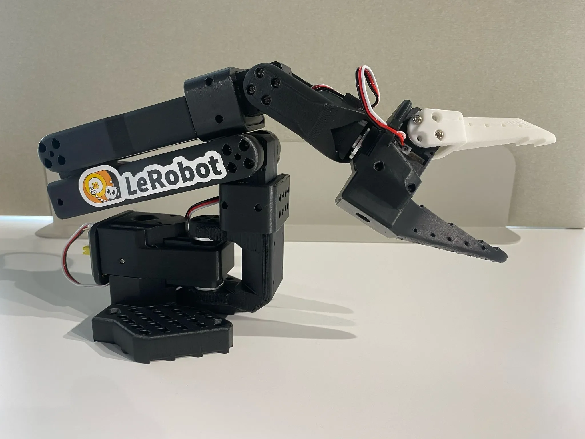 スタンダードオープンSO-100 SO-101アームSO-ARM100サーボ