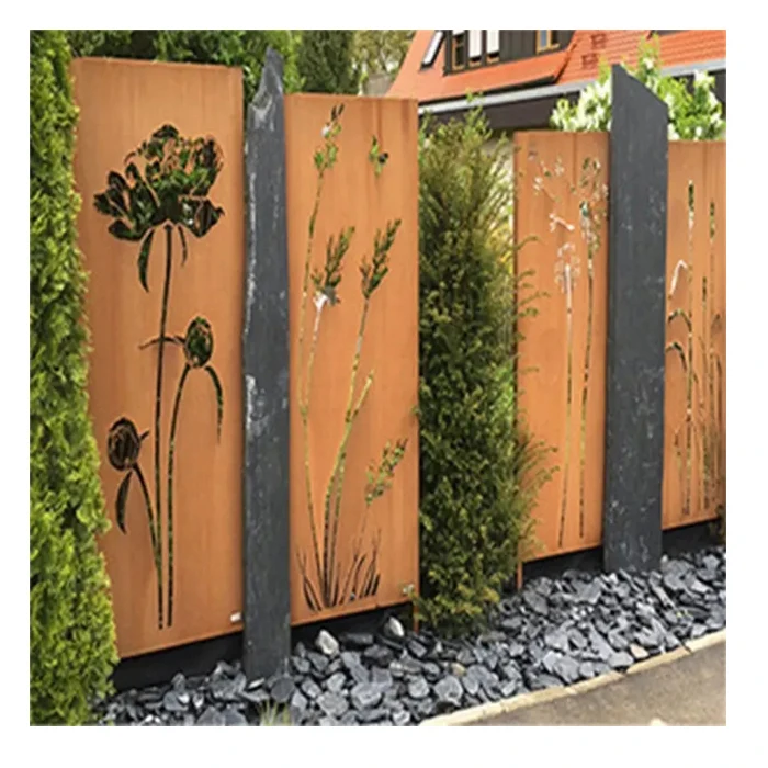 Acquista 2 pezzi Decorazione da parete in metallo a forma di fiore Scultura da giardino Ornamento da appendere per casa stanza in Italia a partire da 31