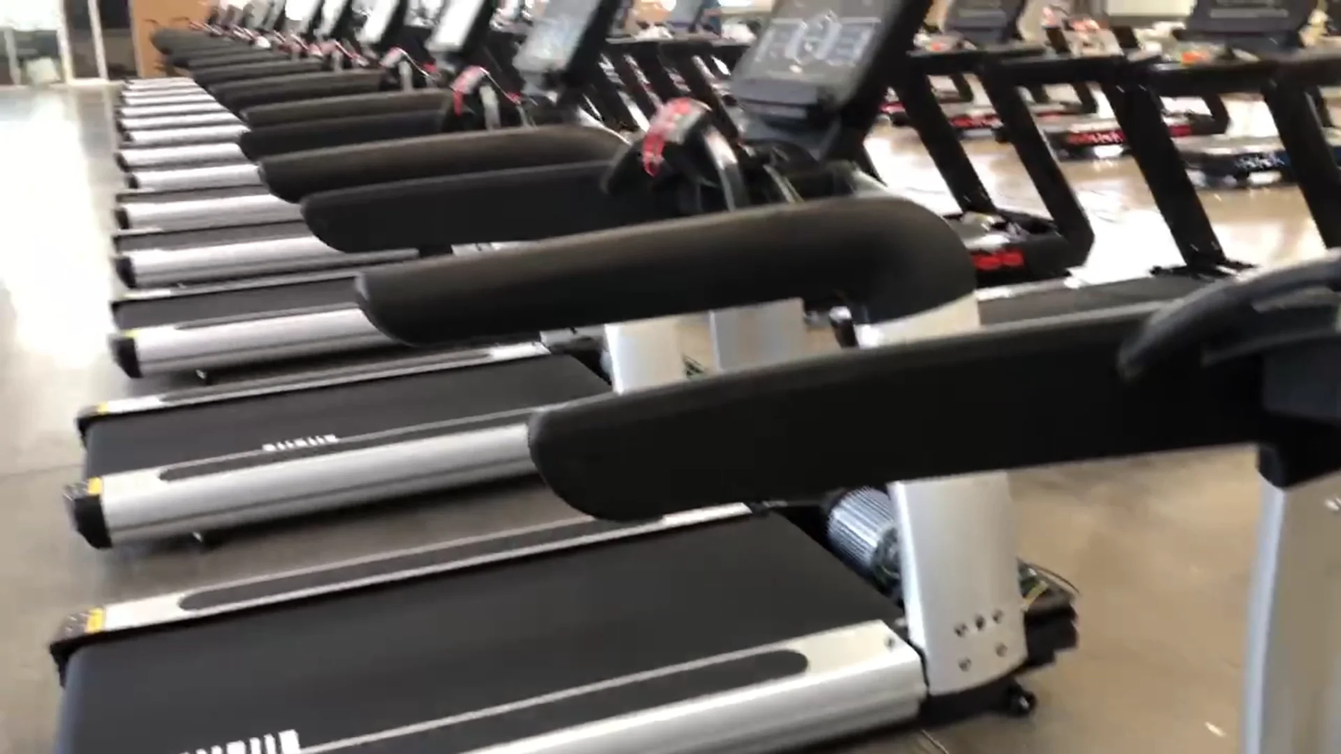 Factory Top Sell Gym Equipment Big Screen Mechanical Running Machine Commercial Treadmill With