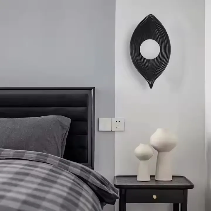 Nordic Leaf-Shape Wall Sconce – Resin & Frosted Glass Globe Fixture, Creamy Yellow Or Green, Modern Bedroom/Living Room/Dining Room Accent Light (Green)