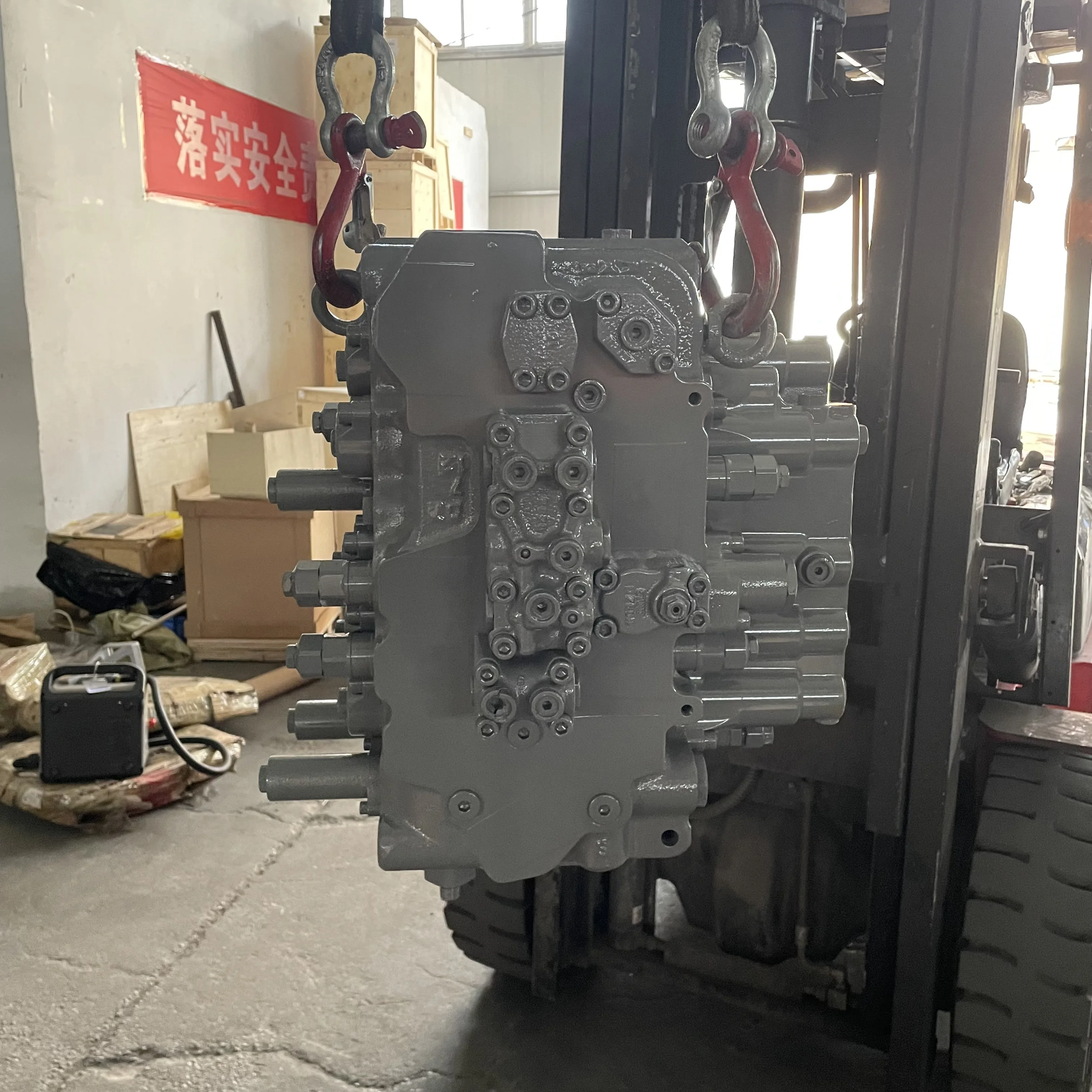 4625137 ZX350-3 ZX330LC-3 MCV 日立 ZX330-3 メインコントロールバルブ