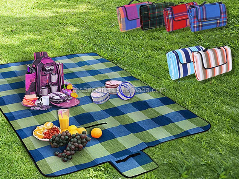 Premium Outdoor 100% Polyester Water-Resistant Stripe Knitted Style Portable 3Ply Lightweight Customizable Picnic Blanket for