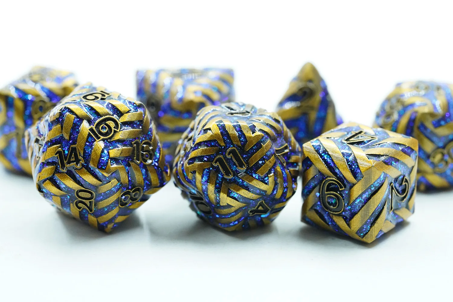 Custom Logo 16mm Copper-Colored Polyhedral Dice Set Zinc Alloy with Blue Sparkling Mica Stripe for DND Games factory