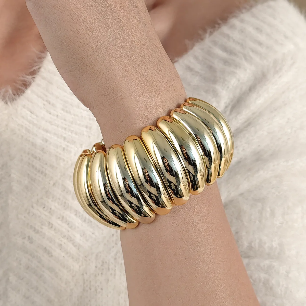 Exaggerated Personality Fashionable Plating Alloy Spiral Pattern Wide Bracelet for Adult Girl Trendy Wristband